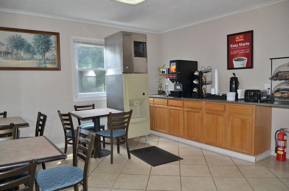 Econo Lodge Sturbridge Route 20 Экстерьер фото