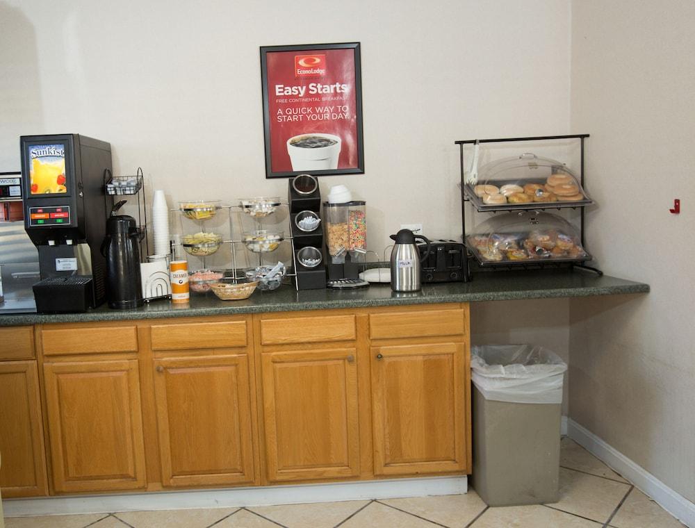 Econo Lodge Sturbridge Route 20 Экстерьер фото