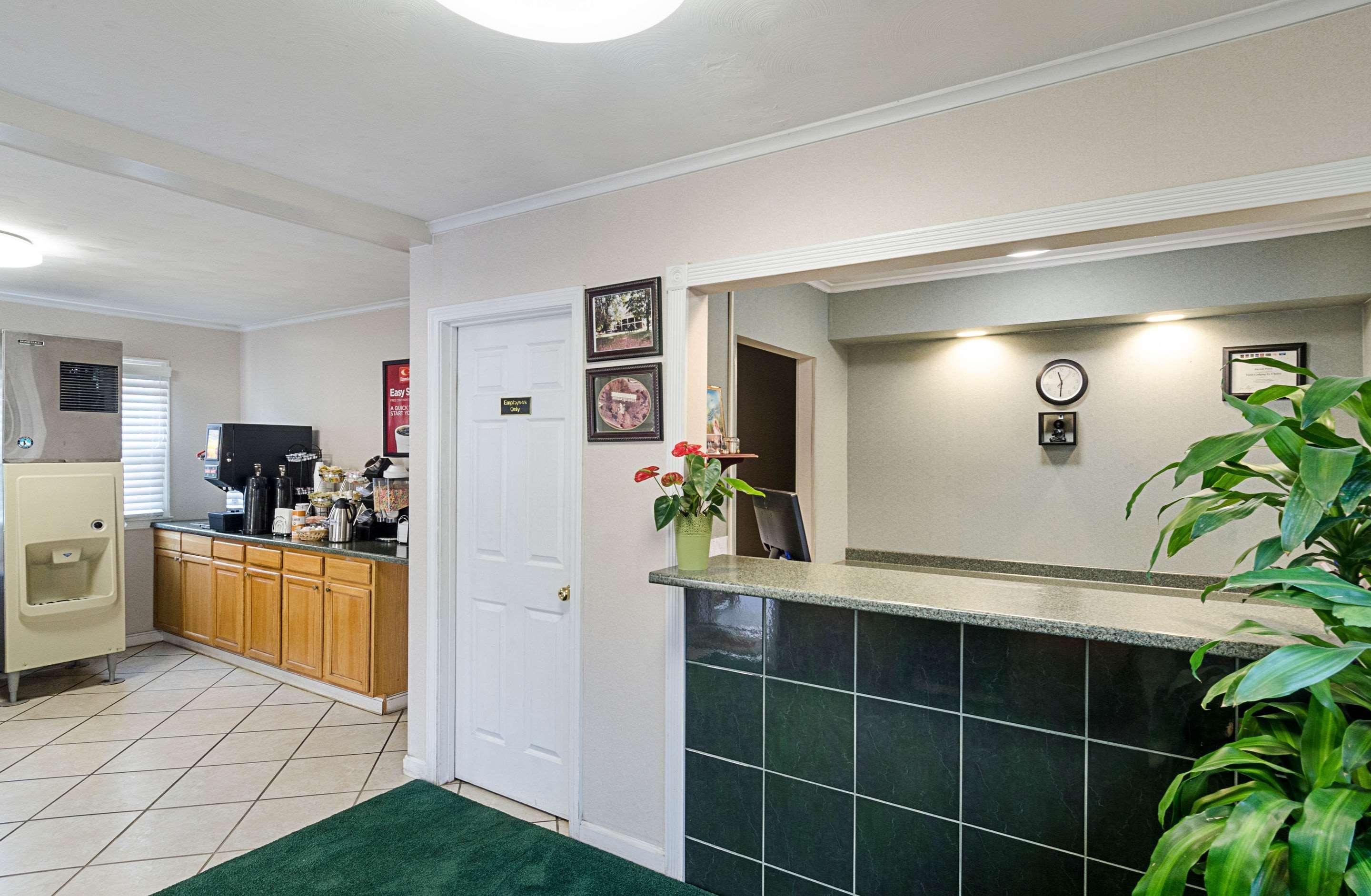 Econo Lodge Sturbridge Route 20 Экстерьер фото