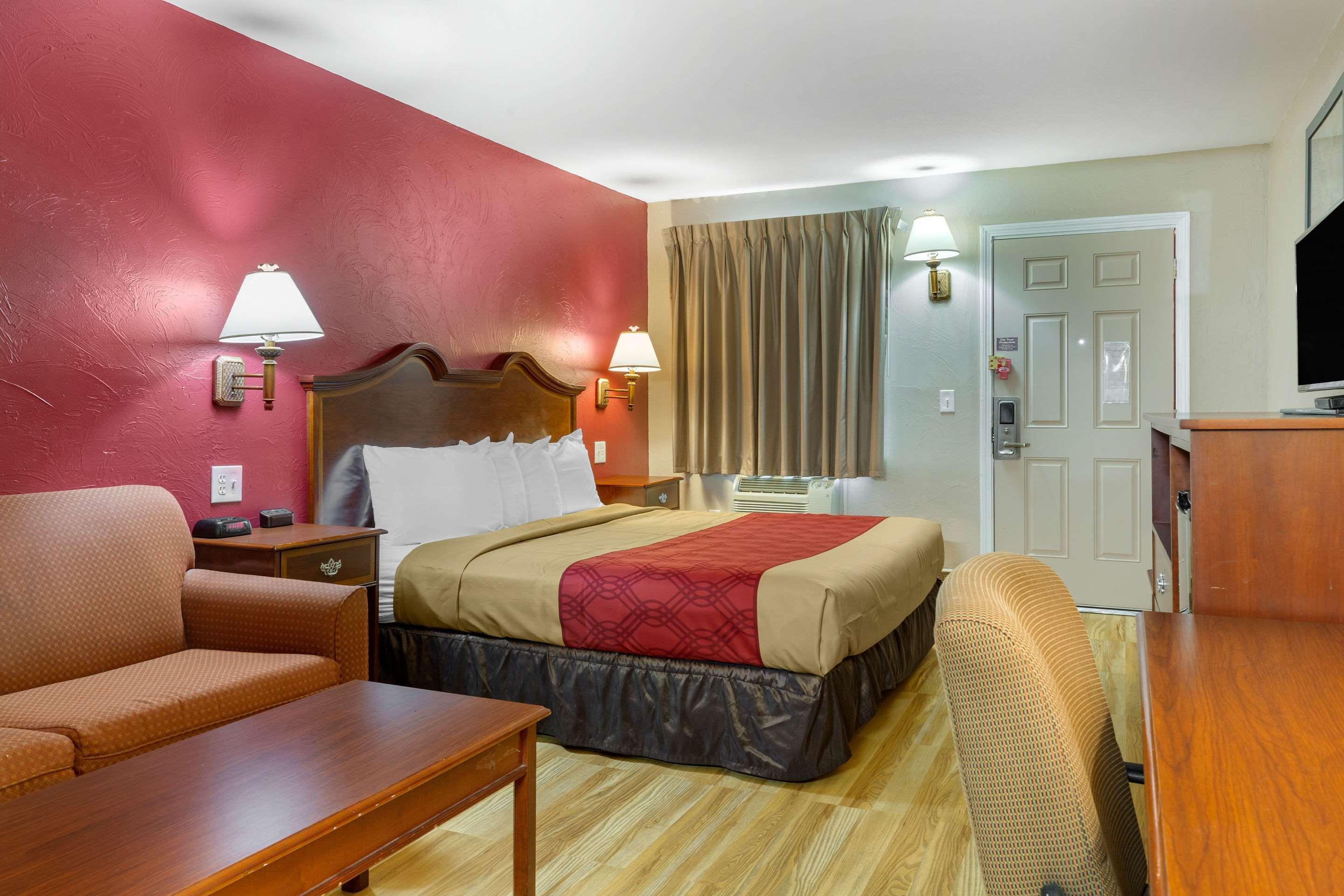 Econo Lodge Sturbridge Route 20 Экстерьер фото