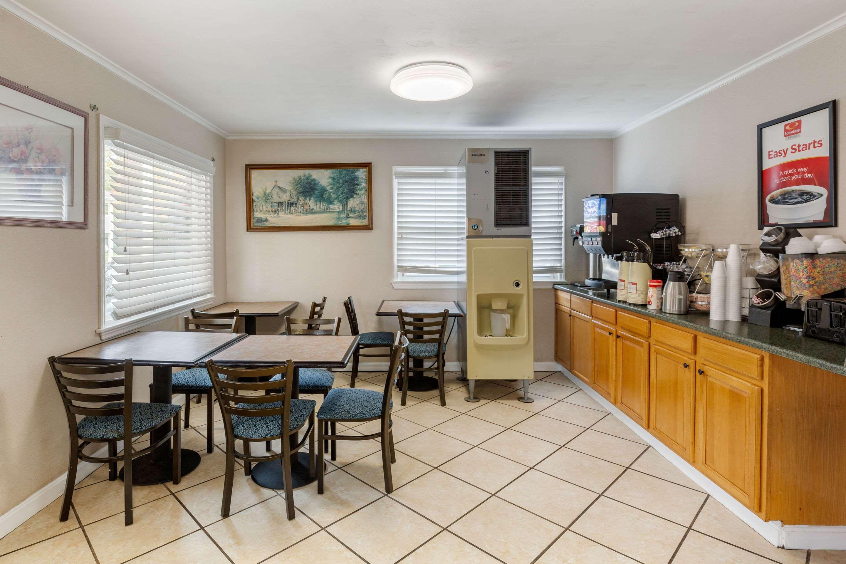 Econo Lodge Sturbridge Route 20 Экстерьер фото