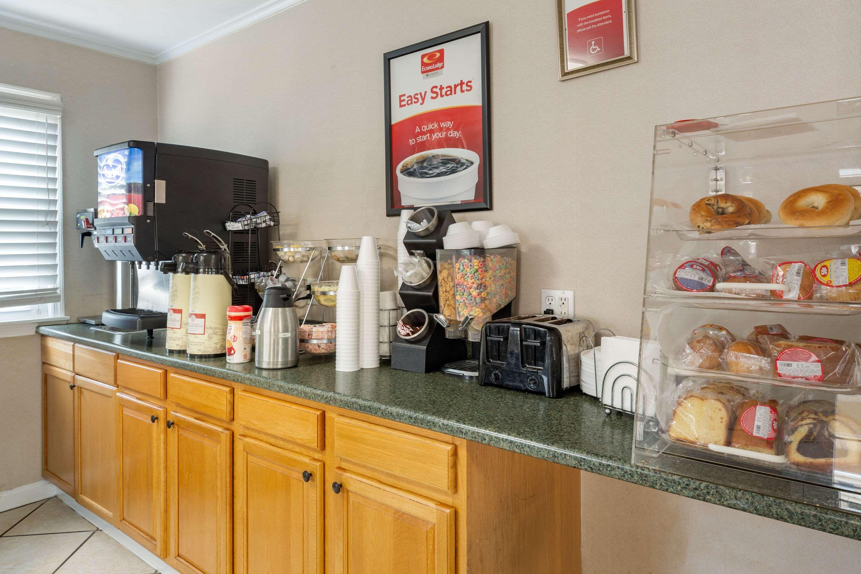 Econo Lodge Sturbridge Route 20 Экстерьер фото
