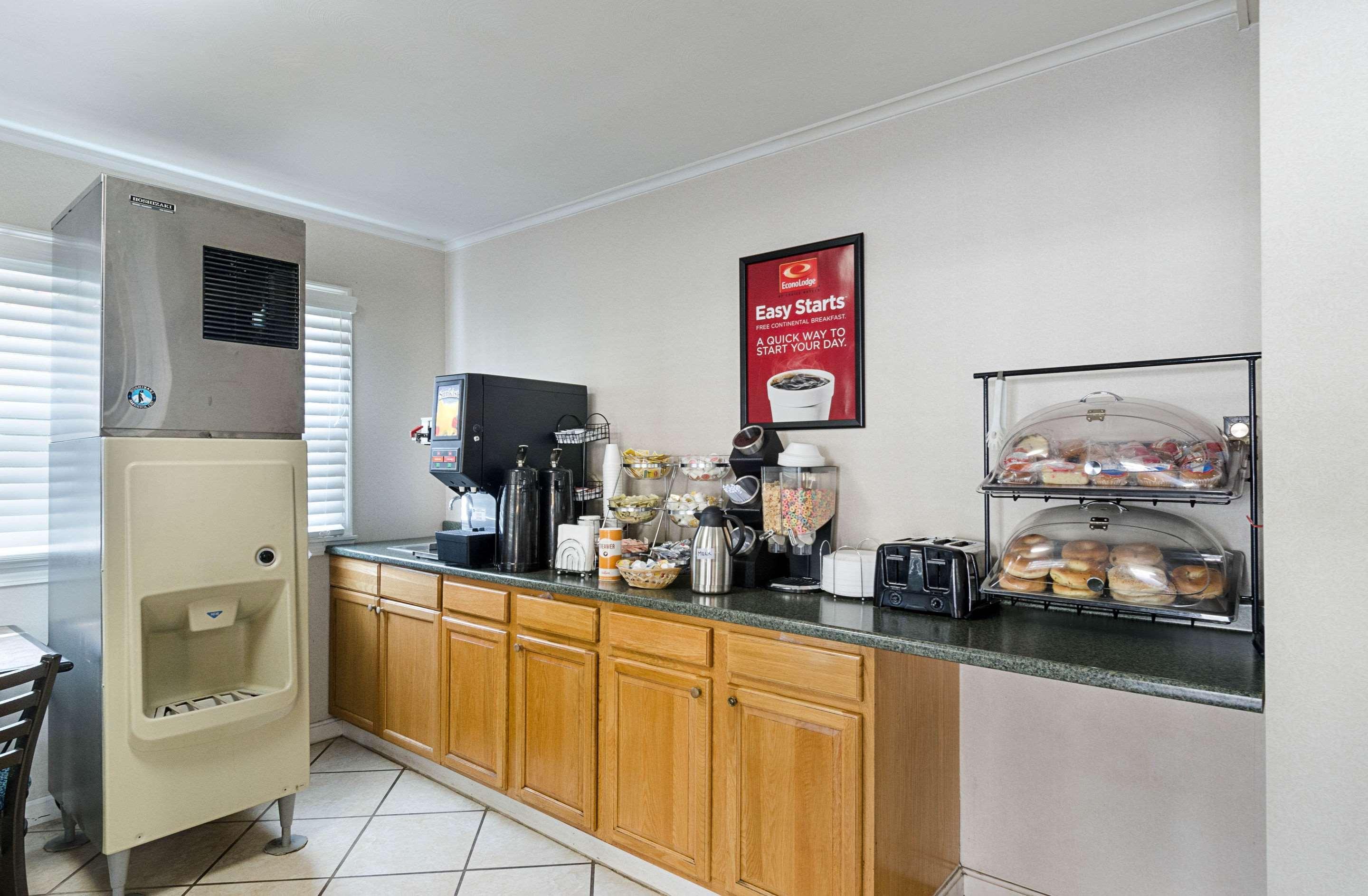 Econo Lodge Sturbridge Route 20 Экстерьер фото