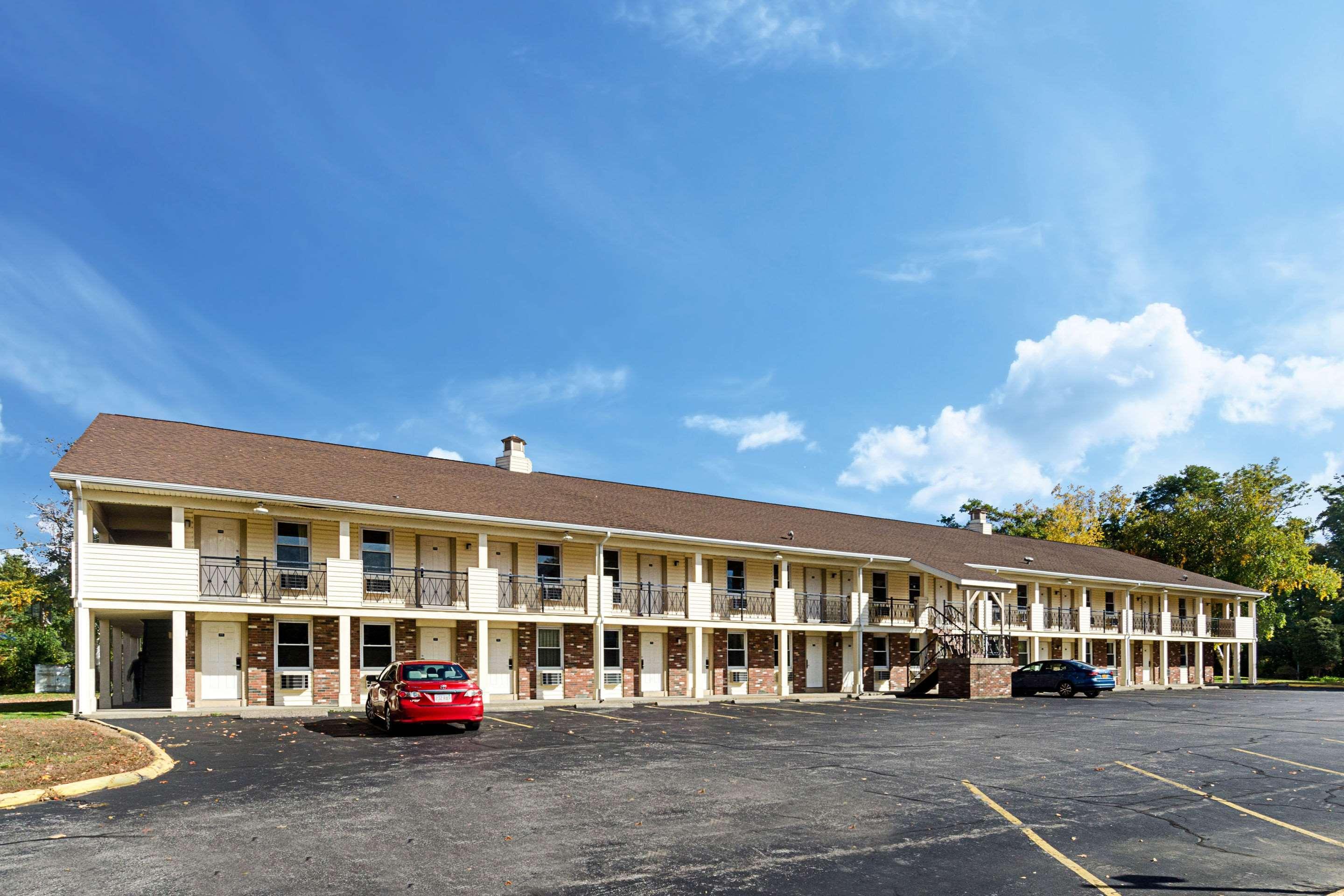 Econo Lodge Sturbridge Route 20 Экстерьер фото
