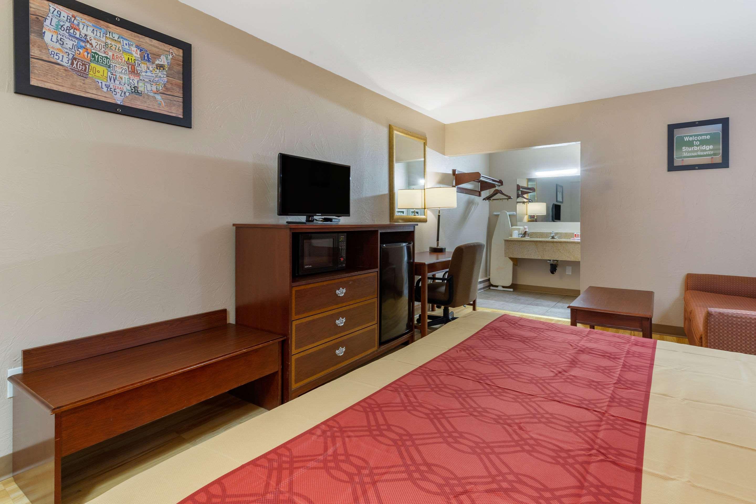 Econo Lodge Sturbridge Route 20 Экстерьер фото