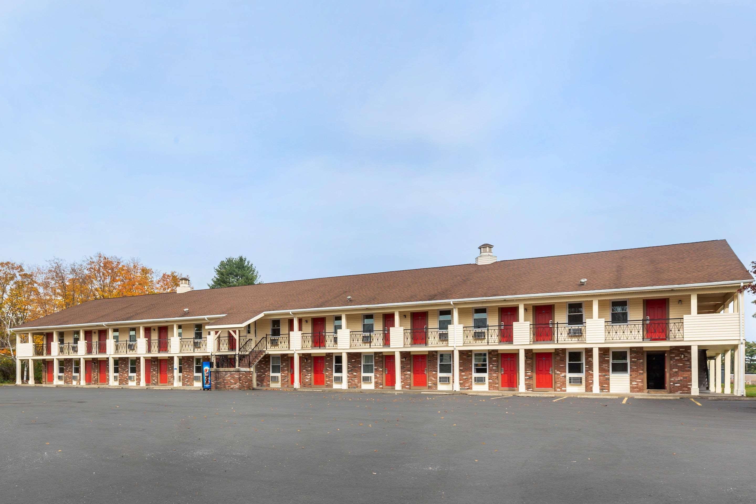 Econo Lodge Sturbridge Route 20 Экстерьер фото