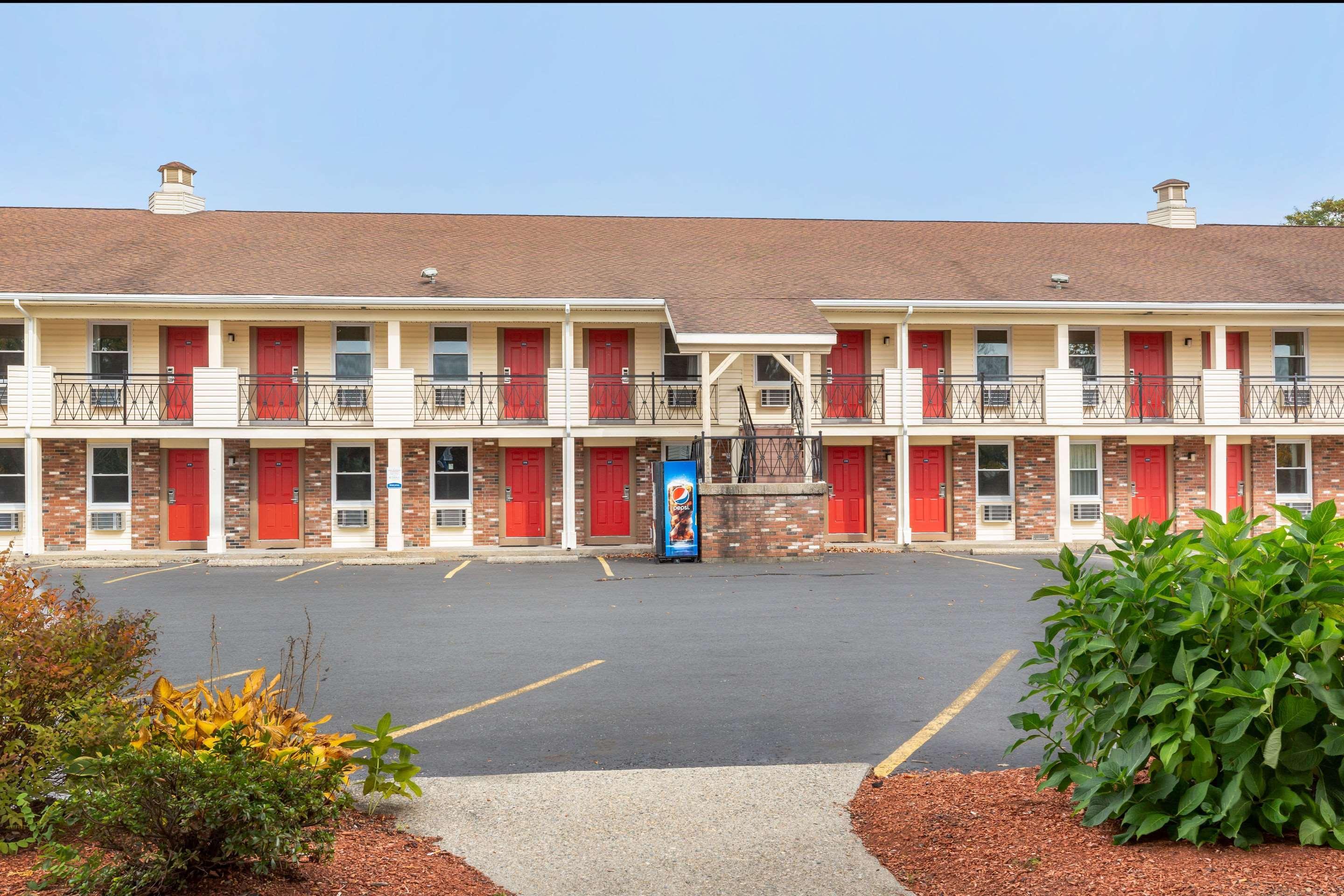 Econo Lodge Sturbridge Route 20 Экстерьер фото