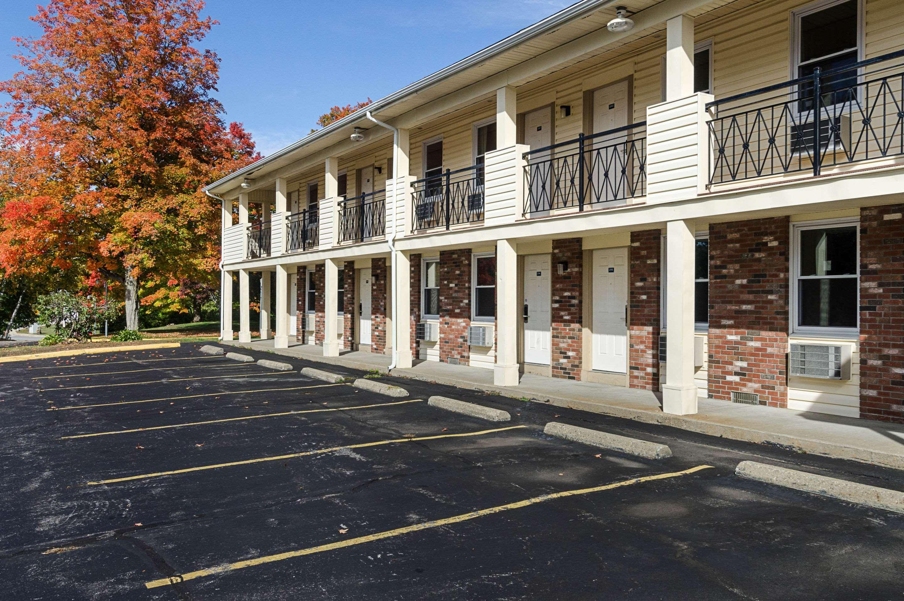 Econo Lodge Sturbridge Route 20 Экстерьер фото