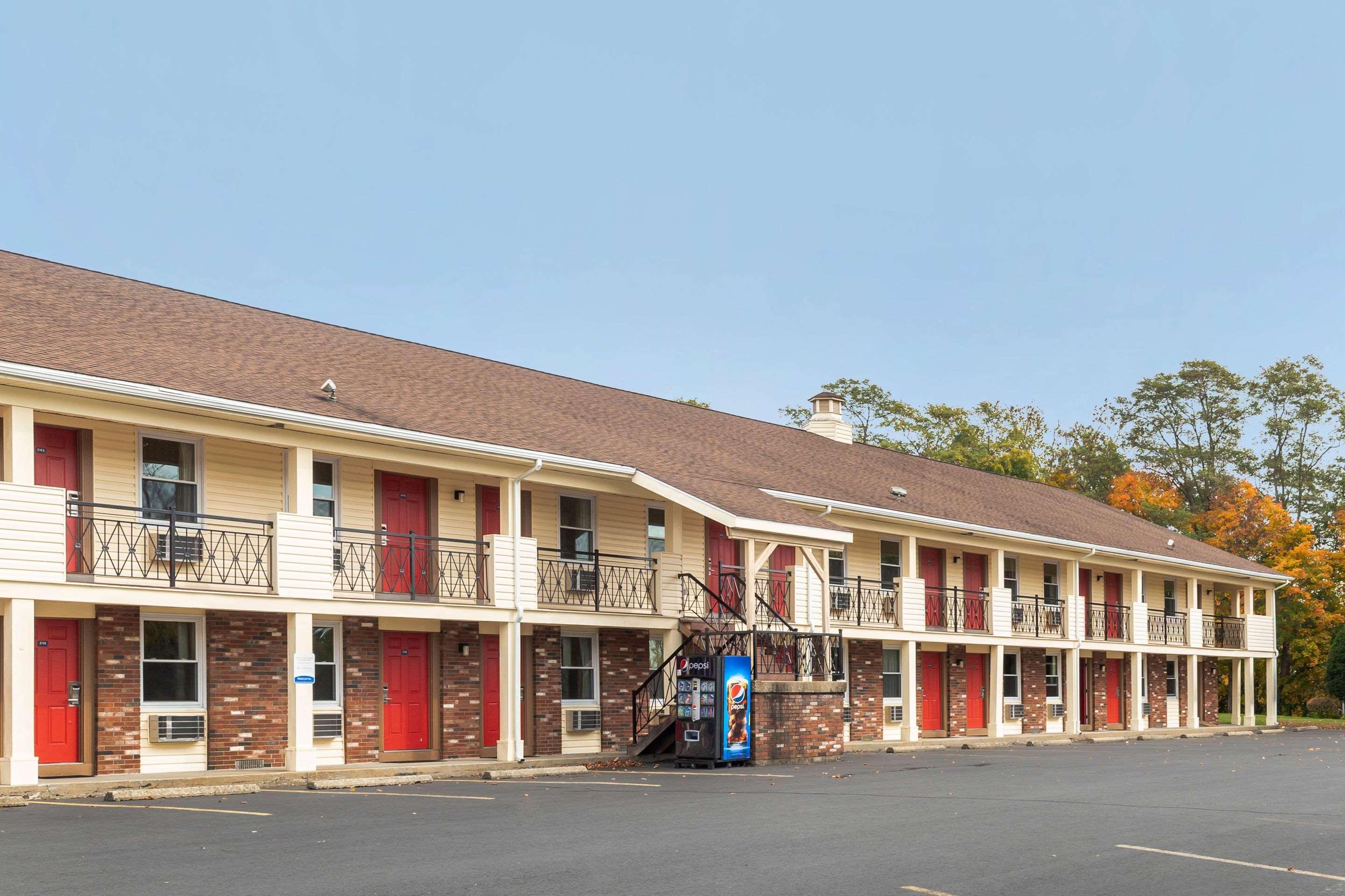 Econo Lodge Sturbridge Route 20 Экстерьер фото