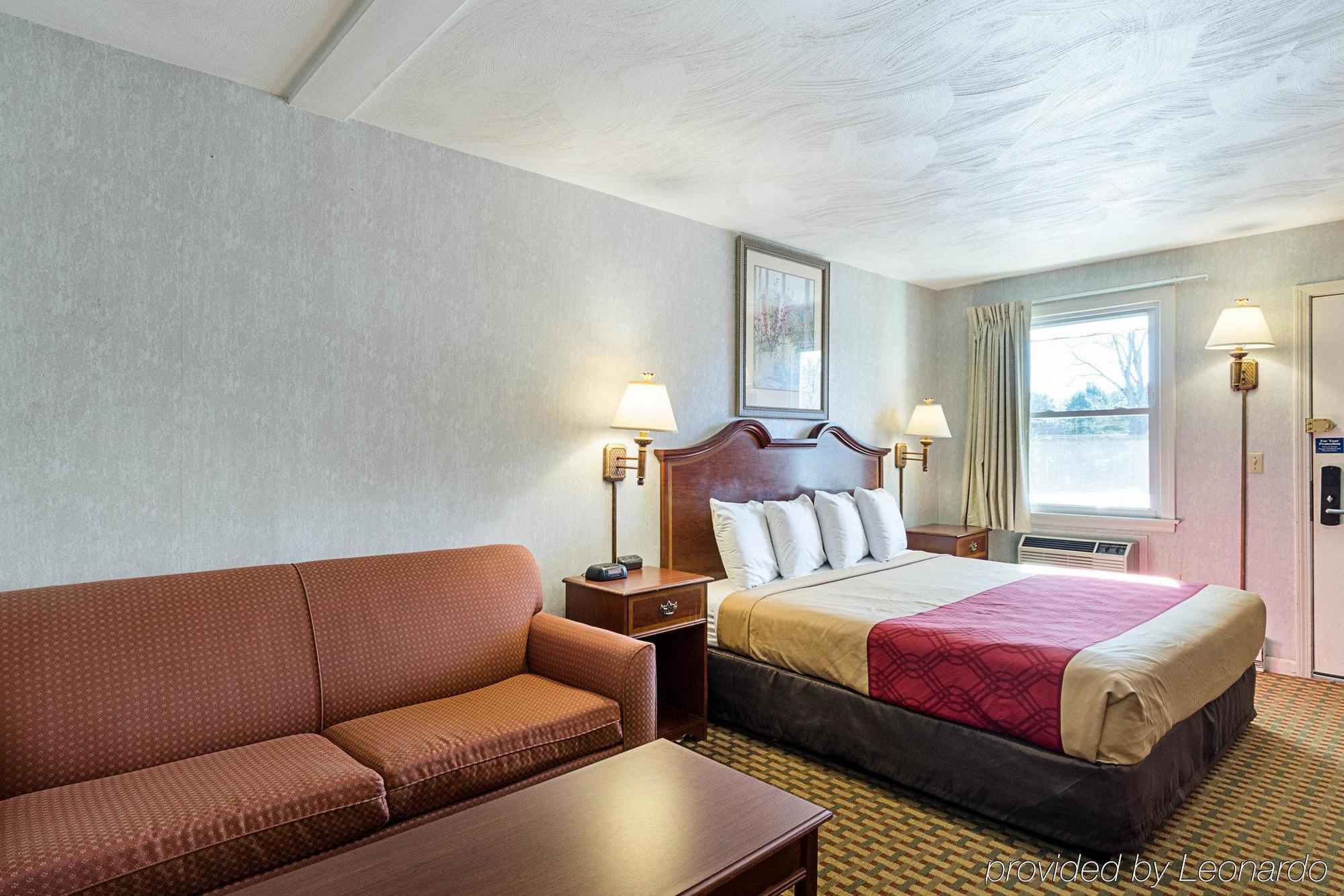 Econo Lodge Sturbridge Route 20 Экстерьер фото