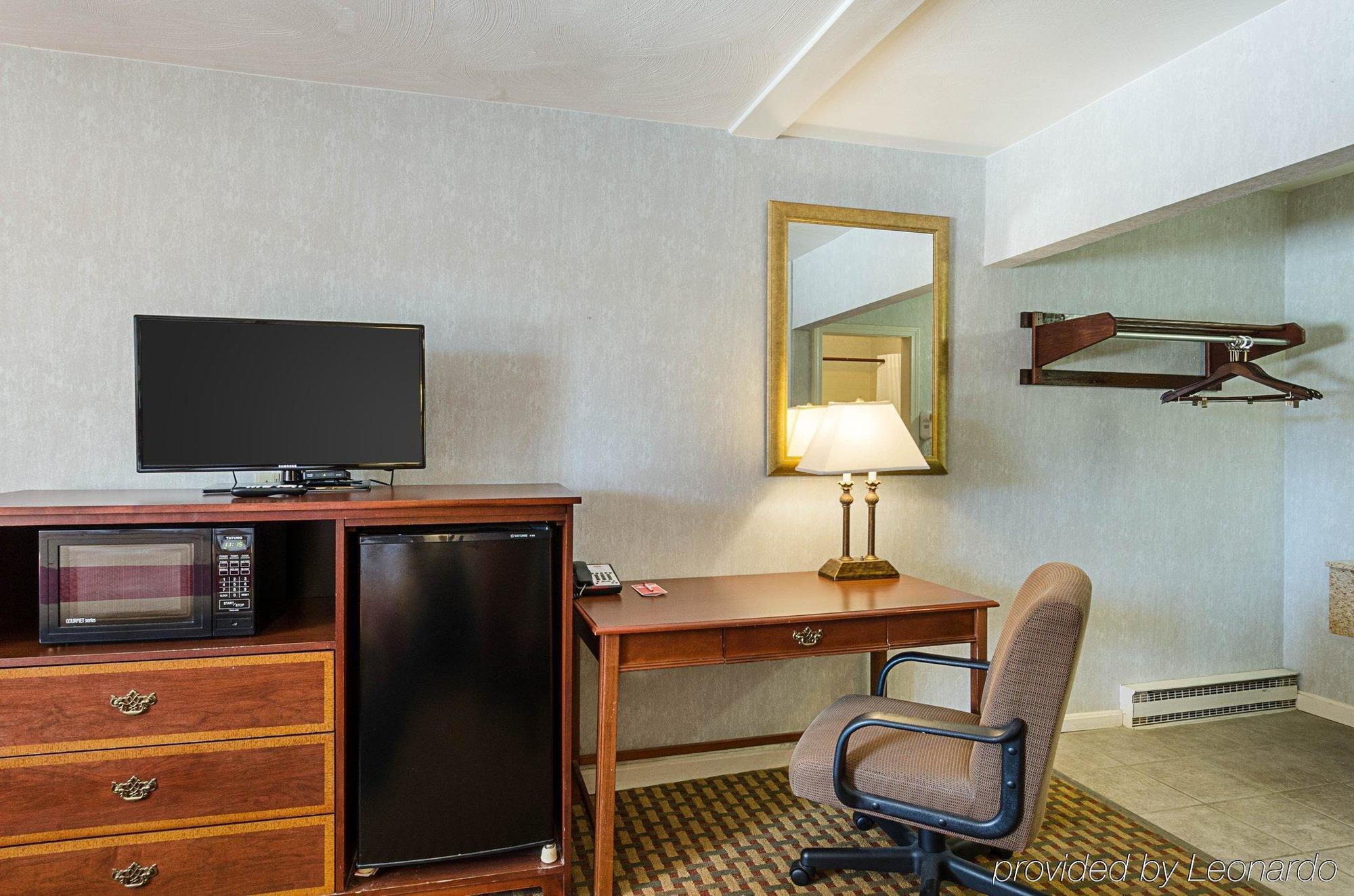Econo Lodge Sturbridge Route 20 Экстерьер фото
